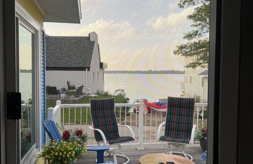 Clear Lake House | The Great Escape Sleeps 10 Comfortably (6 beds) & Awesome Lake Views!