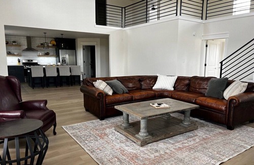 Enid House | The Great Plains Escape