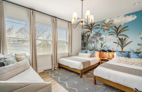 South Central Houston House | The Green Haus: Luxxe Cabana Rooftop Retreat