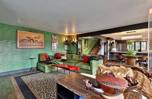 Killington House | The Green House: Killington's Most Unique Ski Home. Close to Resort. Hot Tub. Upper Unit