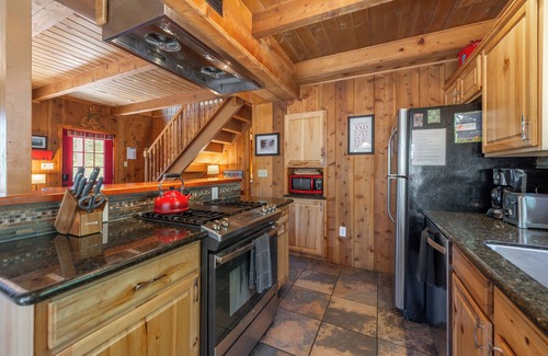 Carnelian Bay Cabin | The Greenleaf Lodge - Old Tahoe Charm with modern upgrades, walk to the lake!
