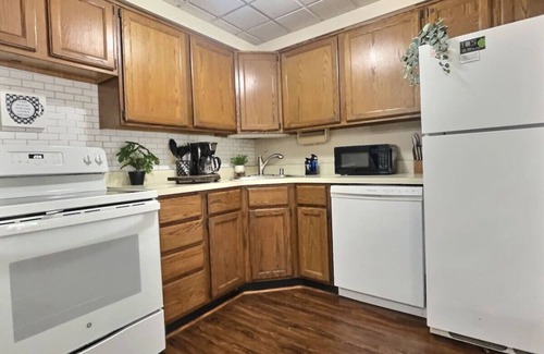 Killington House | The Grizz- AC, Pool, Sauna, Gym, Near Resort