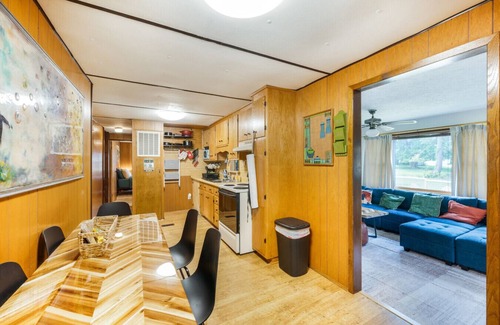 Big Island House | The Groovy Getaway close to James River | Trails