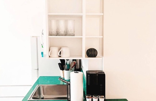 Jefferson Park Apartment | The Groovy Getaway