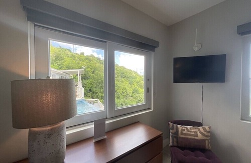 Estate La Vallee Apartment | The Grotto Suite - King Bed