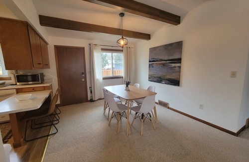 Rochester Apartment | The Gwen/Charming 2-bedroom upstairs apartment in quiet duplex