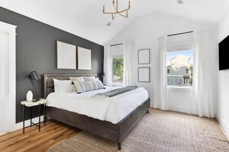 Hope Gardens House | The Hadley House - Cozy Porch & Fenced in Backyard