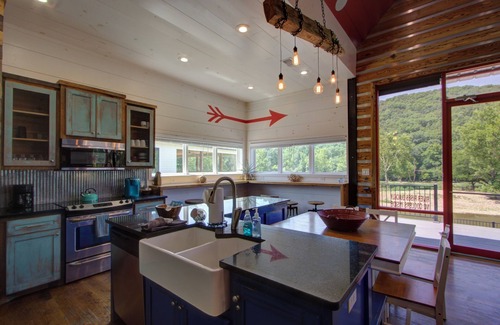 Glenwood Cabin | The Hangout on the Caddo River - Porch to River