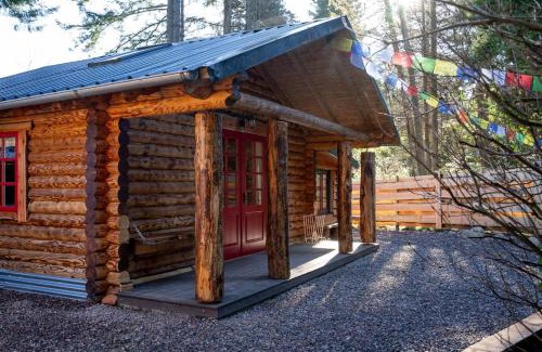 Banavie Apartment | The Happy Cabin Woodland Hideaway by the River