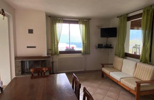 Calozzo Villa | The Happy Rooster - Villa with Big Garden