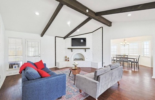 Allen House | The Harmony House close to Plano and Allen Outlet Mall