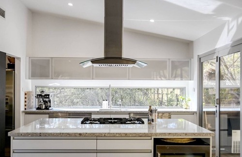 Murrays Beach House | The Harmony Retreat - Luxurious Murrays Beach Retreat