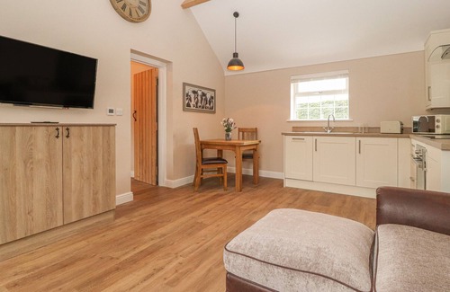 Wimbolds Trafford Cottage | THE HAY BARN, romantic, character holiday cottage in Chester