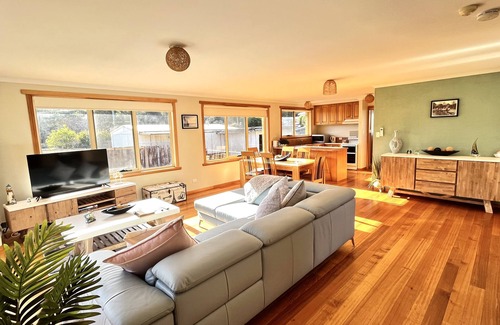 Coles Bay House | The Hazards Beach Escape - In the heart of Coles Bay.