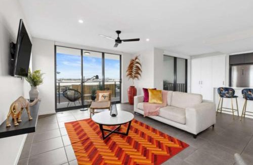 Buddina Apartment | The 'Hedge' Apartment- Heart of Buddina