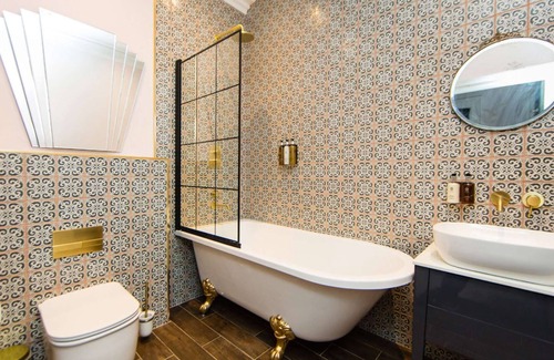 Askrigg Apartment | The Herriot Suite at Skeldale House