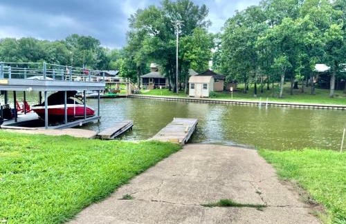 Tool House | The Hickory House with Firepit- Boat Ramp Access to Cedar Creek Lake