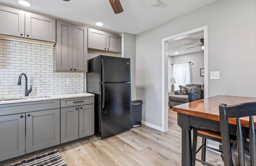 Farmington House | "The Hideaway 1" Charming 2-bedroom house with WiFi, AC in fabulous Farmington