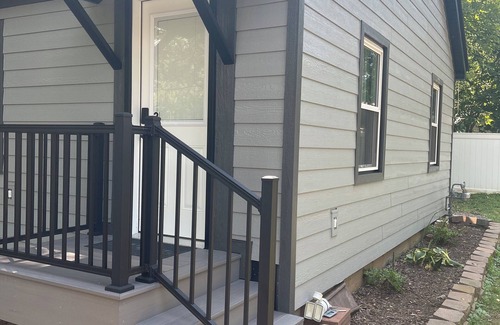 Farmington House | "The Hideaway 2" Charming 2-bedroom house in delightful Farmington with WiFi, AC
