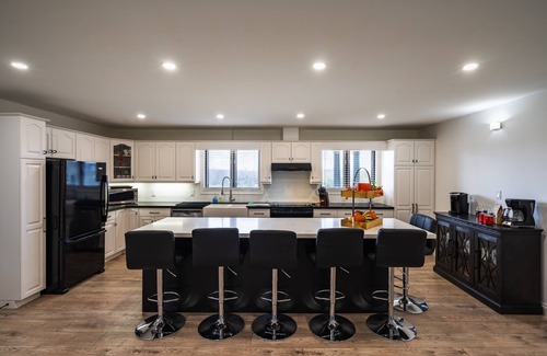 Georgian Bluffs House | The Hideaway - 35 Acres with Hot Tub, Fire Pit, & BBQ