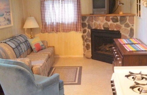 East Lyme House | The Hideaway (Cottage 4)