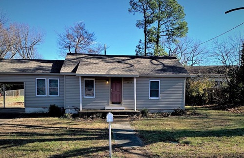 Jonesboro House | The Hideaway - Executive/Vacation Rental Home