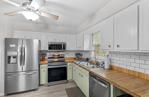 Brices Creek House | The Hideaway; Hot tub, Fire Pit, and Patio, 6 miles to downtown New Bern!