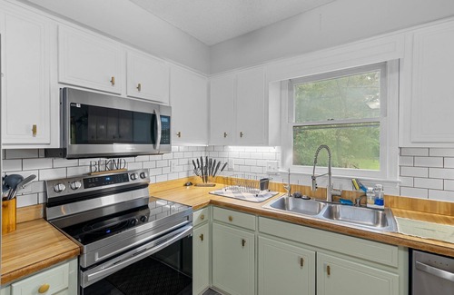 Brices Creek House | The Hideaway; Hot tub, Fire Pit, and Patio, 6 miles to downtown New Bern!