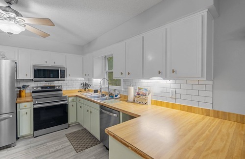 Brices Creek House | The Hideaway; Hot tub, Fire Pit, and Patio, 6 miles to downtown New Bern!