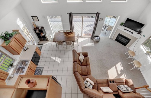 Hesston Ski Chalet | The Hideaway -Raystown Lake Vacation Rentals, Aunt Susie's