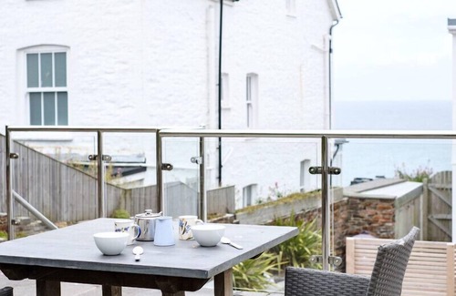 Port Isaac Cottage | THE HIDEAWAY, with a garden in Port Isaac
