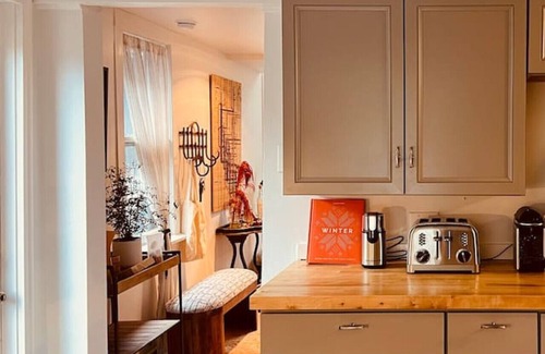 Kingston House | "The hideout" . A cozy Catskills cottage