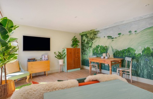 Battle House | The Hideout - One Bedroom House, Sleeps 2