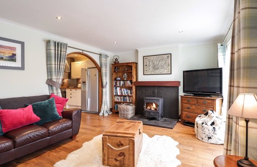 Achachork Cottage | THE HIDEOUT, pet friendly, country holiday cottage in Portree