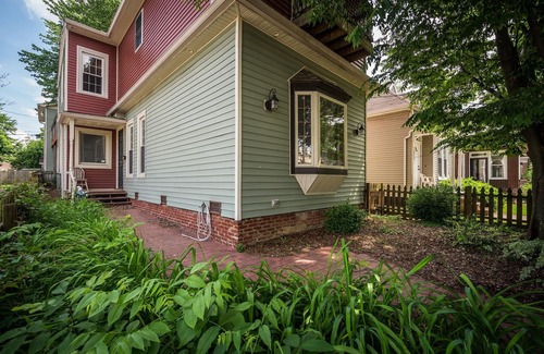 Deer Park House | The Highlands Hangout, EXPO, DOWNTOWN, restaurant row! Game room & LOCATION!
