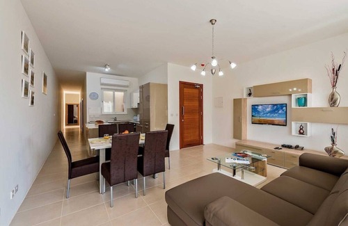 Marsalforn Apartment | The Hillock North E9