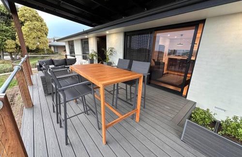 Port Lincoln House | The Hilltop, spacious family retreat with views!