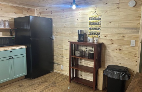 Columbus House | The Hive at Millwood Lake! Comfy, Cozy and Clean!