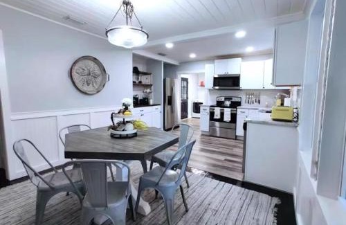 Thomasville House | The Honeycomb Haven l 1 Mile to Downtown Thomasville