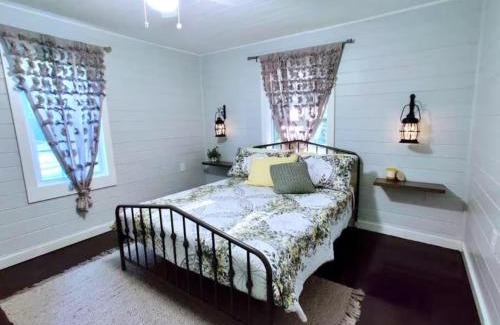Thomasville House | The Honeycomb Haven l 1 Mile to Downtown Thomasville