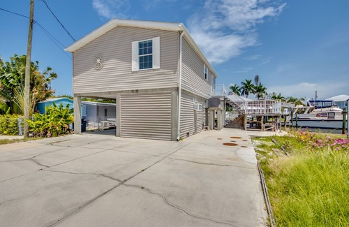 Saint James City House | The Hook Oar House - Waterfront Retreat with Private Boat Lifts - 2B/2B