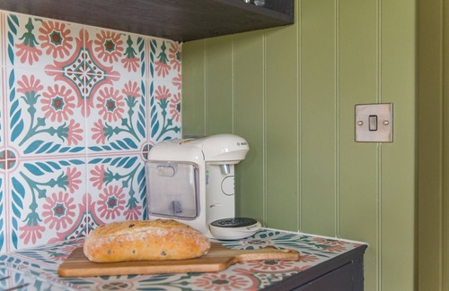 Abbess Roding Cabin | The Hop Farm - a complex by Bloom Stays that sleeps 10 guests in 4 bedrooms and 2 sofa beds