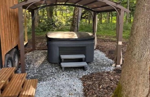 Winston - Salem Cabin | The Hot Tub Hideaway