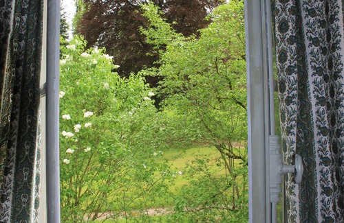 Saint-Leger-Vauban House | the house from the garden
