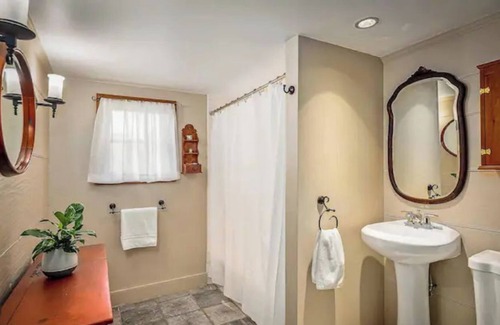 Hallowell House | The House on Outlet Road