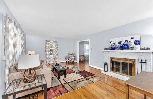 Augusta House | The House on the Hill - Year Round Rental