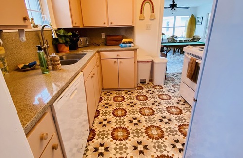 Vilano Beach House | The Hula Hut in Vilano Beach - Pool Home one block to the beach