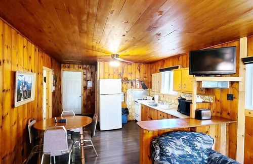 Selwyn House | The Hunter - 3-Bedroom River-front Cottage