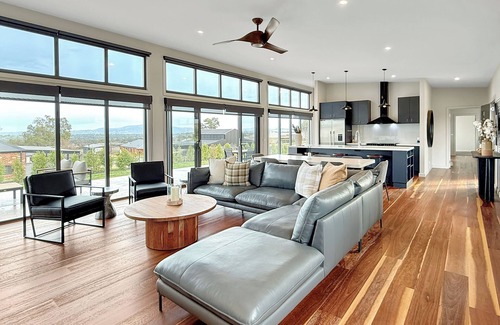Mansfield House | The Iron Pear - Luxury with Country Views