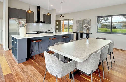 Mansfield House | The Iron Pear - Luxury with Country Views